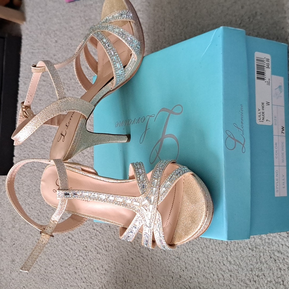Nude heel